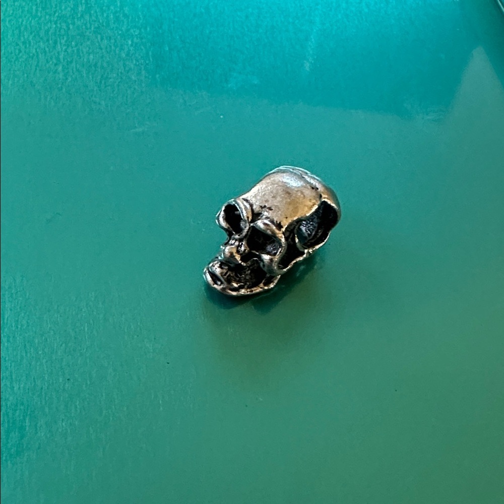 Silver skull charm - Picture 2 of 4